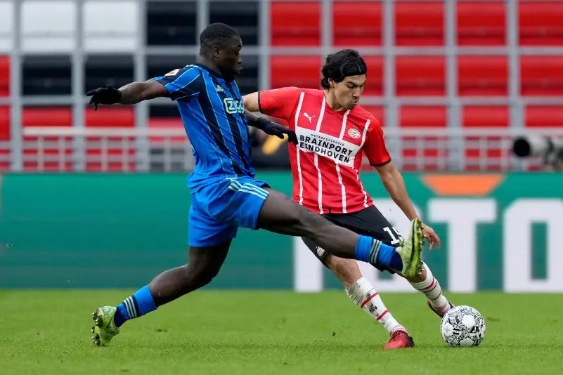 Erick Gutiérrez jugó 87 minutos en el PSV vs Ajax - Twitter @PSVespanol