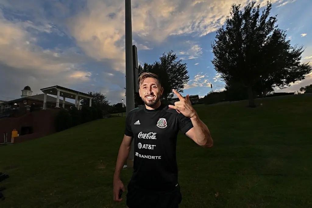 El mediocampista Héctor Herrera ya está con el Tricolor. (Instagram @h.herrera16)