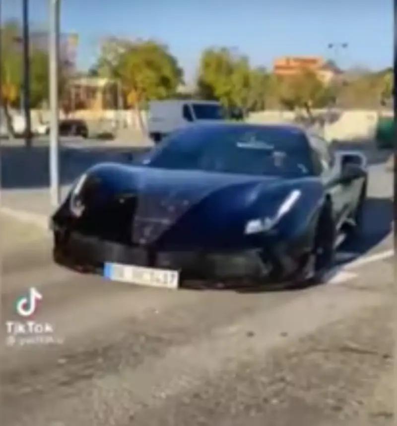Este es el auto en el que fue captado Pierre-Emerick Aubameyang en Barcelona.