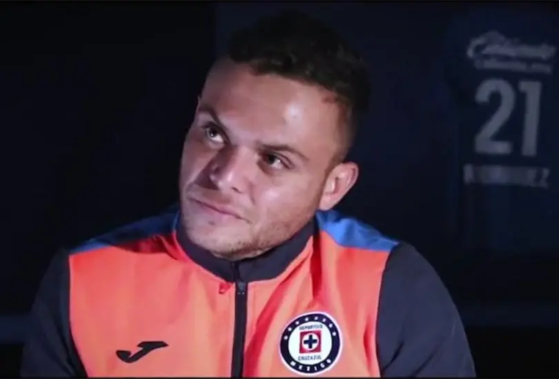 Cabecita Rodr&iacute;guez se despide de Cruz Azul al borde de las l&aacute;grimas