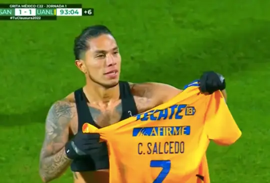 Salcedo salva a Tigres, lo celebra mandando a callar y divide opiniones