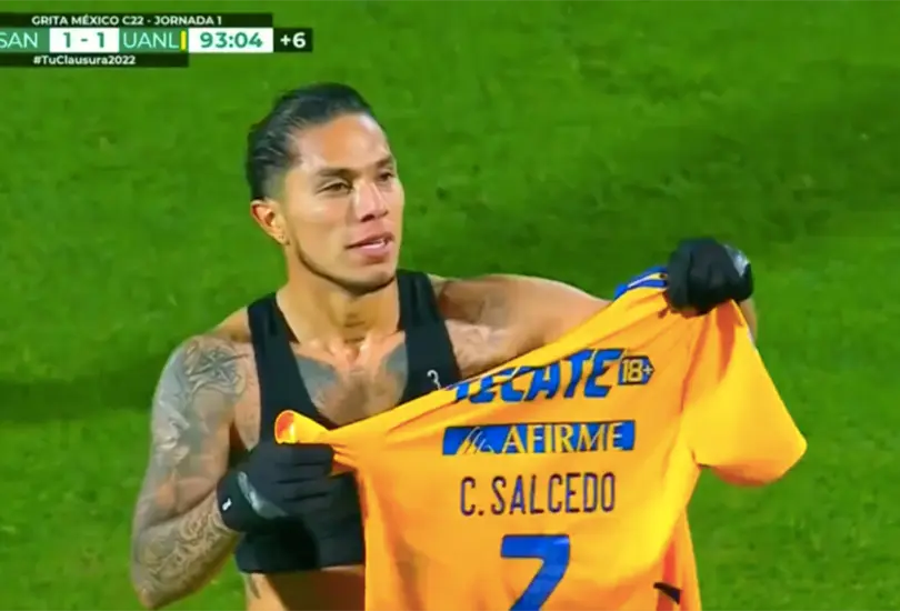 Salcedo salva a Tigres, lo celebra mandando a callar y divide opiniones Salcedo salva a Tigres, lo celebra mandando a callar y divide opiniones