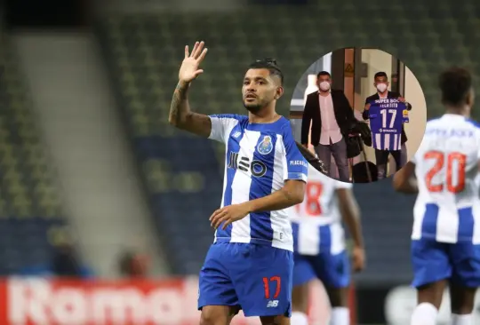 Tecatito Corona viaja a España para cerrar su fichaje con el Sevilla Tecatito Corona viaja a España para cerrar su fichaje con el Sevilla