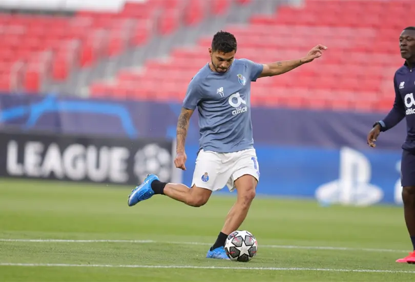 Tecatito Corona ya conoce el número que usará en el Sevilla Tecatito Corona ya conoce el número que usará en el Sevilla