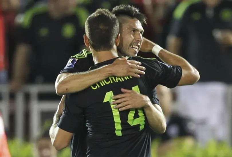 El emotivo mensaje con el que Chicharito despide a Oribe Peralta El emotivo mensaje con el que Chicharito despide a Oribe Peralta