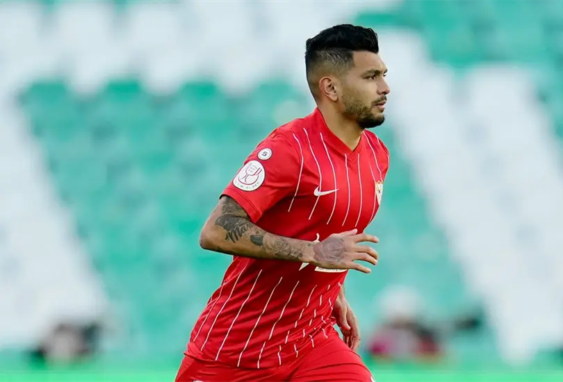 Tecatito Corona debuta con el Sevilla; Betis los elimina de la Copa del Rey Tecatito Corona debuta con el Sevilla; Betis los elimina de la Copa del Rey