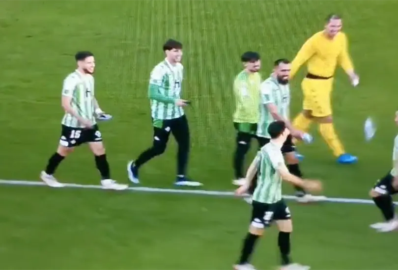 Sevilla ve inaceptables las burlas de Guardado tras agresión a jugador Sevilla ve inaceptables las burlas de Guardado tras agresión a jugador
