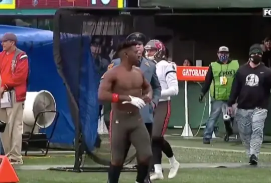 Antonio Brown se quita el uniforme en pleno partido; Bucs lo da de baja