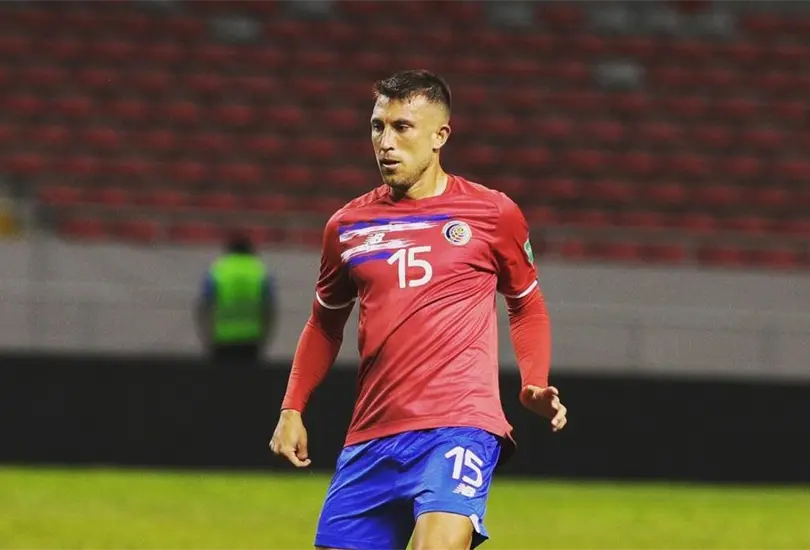 Jugador de Costa Rica defiende a la afici&oacute;n mexicana y dice que el Azteca s&iacute; pesa