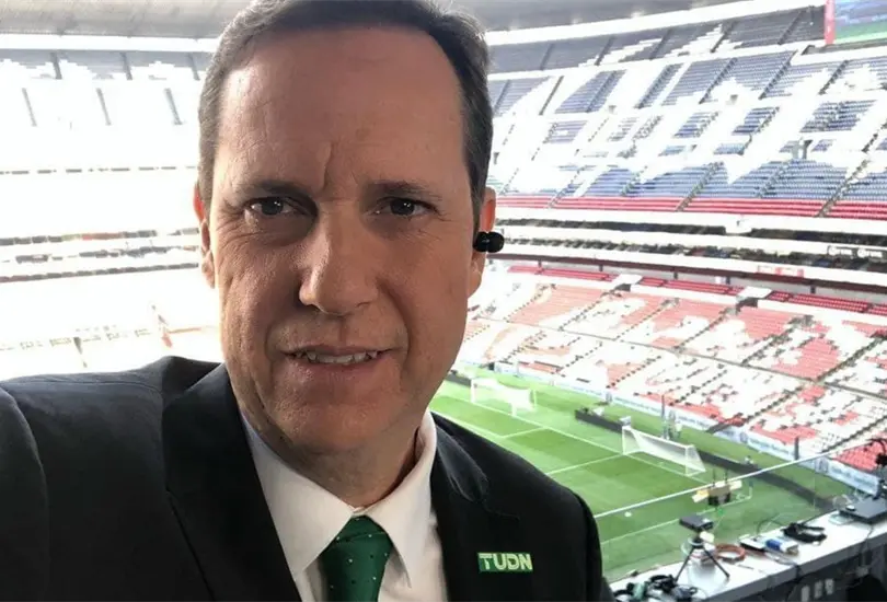 Reportan que Paco Villa renunci&oacute; a TUDN; Luis Omar Tapia lo desmiente