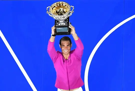 Federer y Djokovic felicitan a Nadal por ganar el Australian Open y su Grand Slam 21