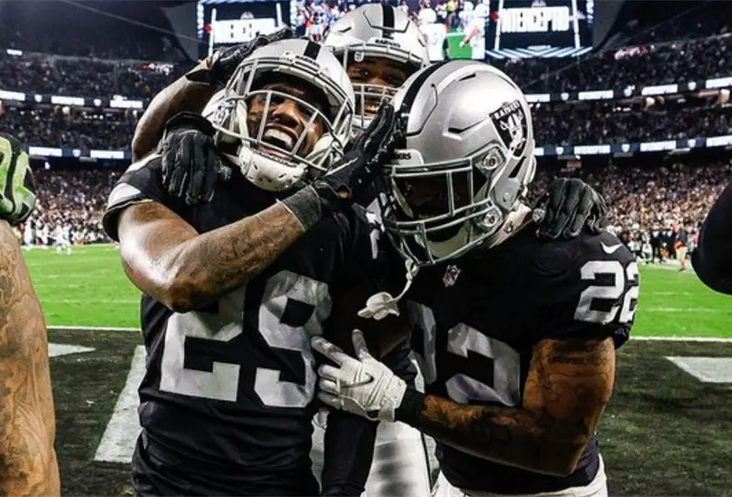 Steelers clasifican a playoffs con triunfo de Raiders en lo mejor de la semana 18