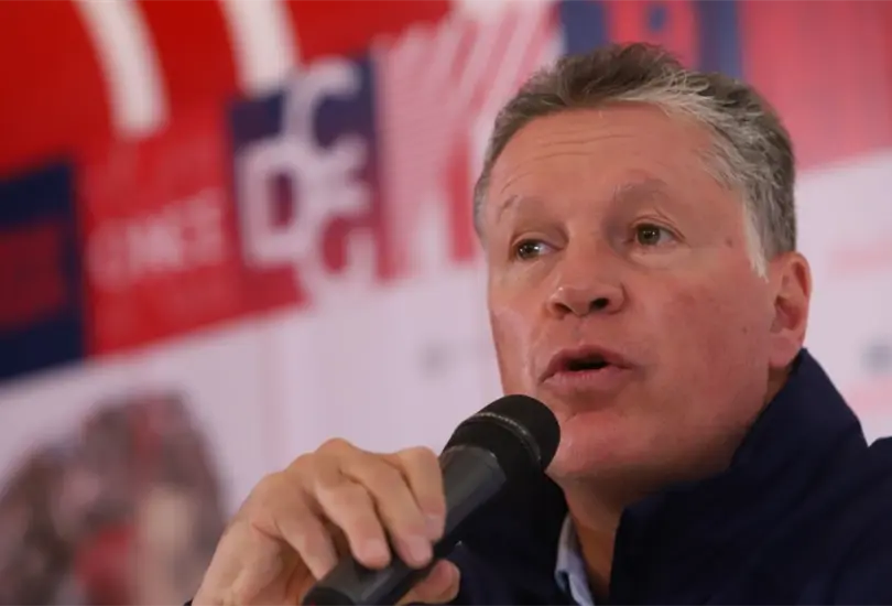 Ricardo Pel&aacute;ez dej&oacute; su puesto como director deportivo de las Chivas.