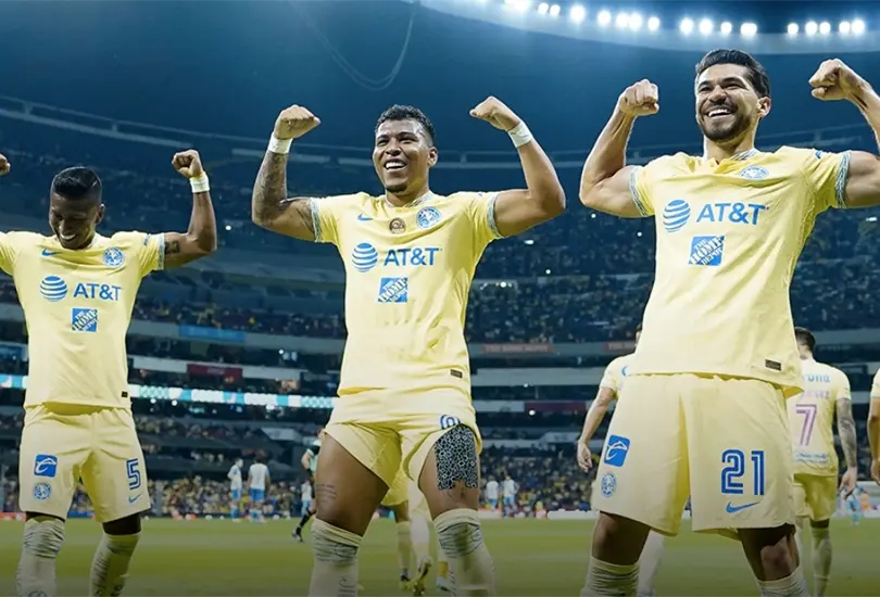 Aquino, Martínez y Martín celebran la goleada del América ante el Puebla. Aquino, Martínez y Martín celebran la goleada del América ante el Puebla.