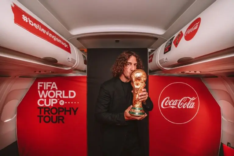 Carles Puyol visito la CDMX con la Copa del Mundo. Foto: Twitter @TrophyTour
