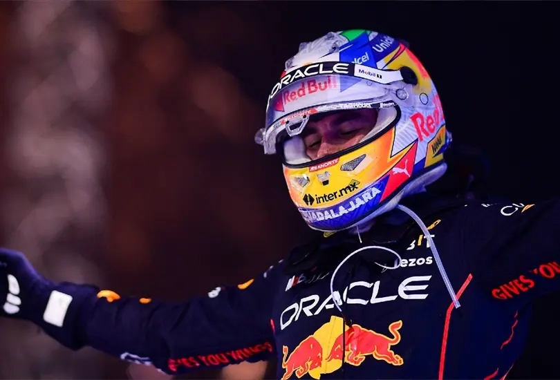 Checo P&eacute;rez fue penalizado, pero pudo conservar su triunfo en el GP de Singapur
