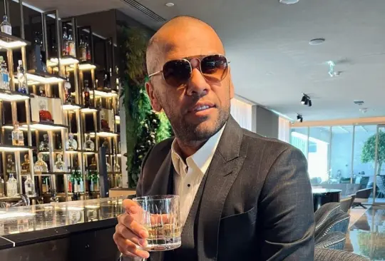 Dani Alves pasaría de ser futbolista a involucrarse en la vida godín. Dani Alves pasaría de ser futbolista a involucrarse en la vida godín.