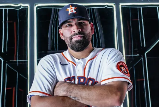 El pitcher mexicano, José Urquidy, busca hacer historia en la MLB con los Astros de Houston.