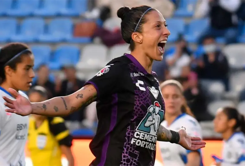 Jenni Hermoso anotó el gol de la victoria de Pachuca ante Rayadas en los cuartos de final de la Liga MX Femenil. Jenni Hermoso anotó el gol de la victoria de Pachuca ante Rayadas en los cuartos de final de la Liga MX Femenil.