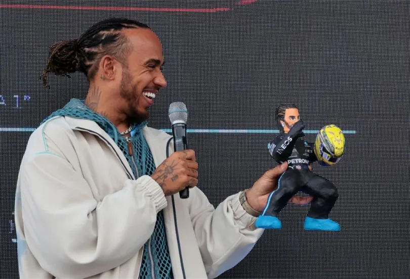Lewis Hamilton reprob&oacute; el regalo que le brind&oacute; la afici&oacute;n mexicana en el Aut&oacute;dromo de los Hermanos Rodr&iacute;guez.