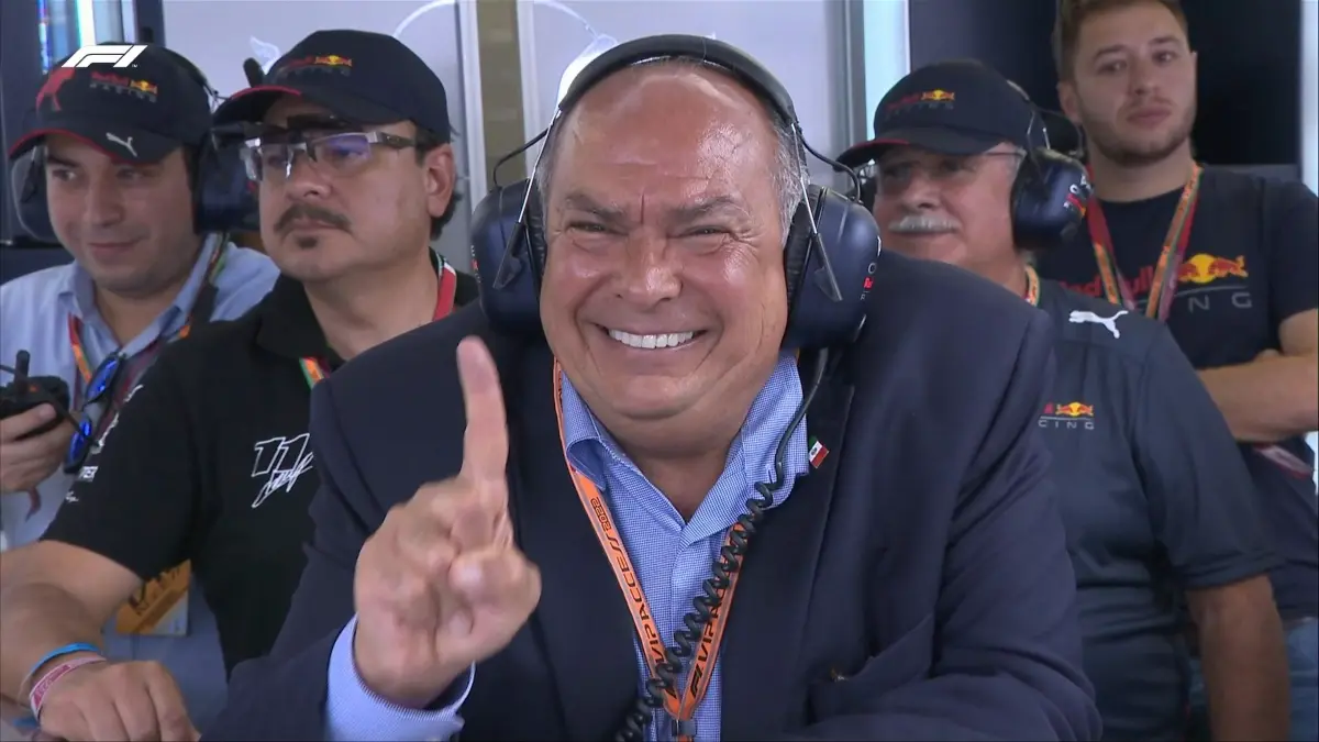 Su padre, al ser pol&iacute;tico afianzado a Morena, ha causado pol&eacute;mica por sus constantes acciones, declaraciones y por estar en todo momento donde est&aacute; 'Checo'.