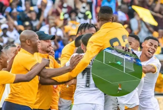 Kaizer Chiefs se llevó el Clásico de Sudáfrica con un GOLAZO desde media cancha.