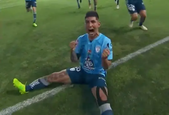 Víctor Guzmán celebra el que sería el gol del título para Pachuca.