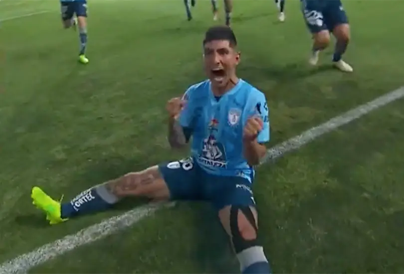 V&iacute;ctor Guzm&aacute;n celebra el que ser&iacute;a el gol del t&iacute;tulo para Pachuca.