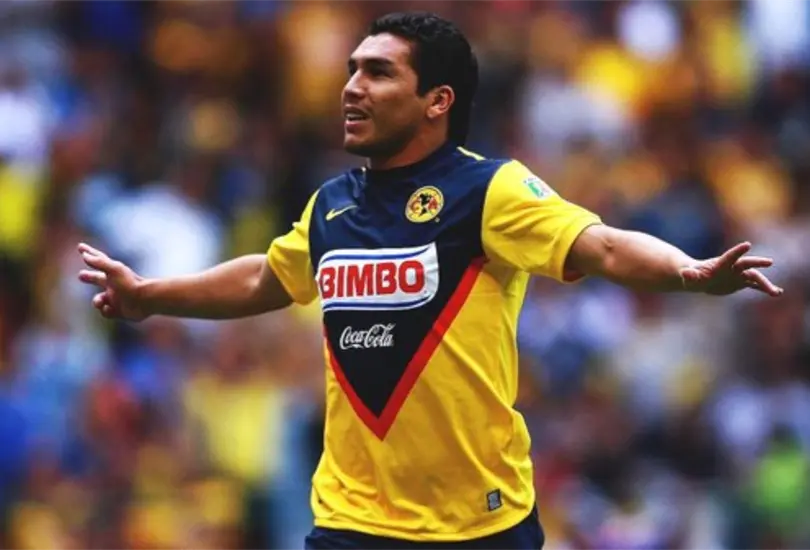 Salvador Caba&ntilde;as tuvo que retirarse del futbol profesional por recibir una bala en la cabeza.