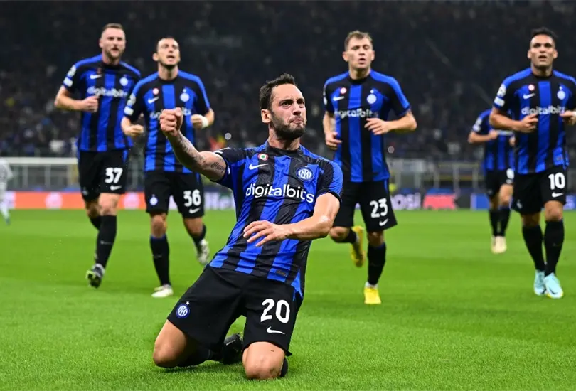 Un golazo de Calhanoglu terminó en la victoria del Inter sobre Barcelona. Un golazo de Calhanoglu terminó en la victoria del Inter sobre Barcelona.