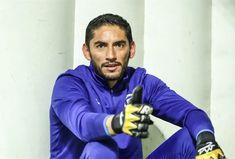 Potro Gutiérrez explicó su decisión de poner a Jesús Corona en la portería de Cruz Azul Potro Gutiérrez explicó su decisión de poner a Jesús Corona en la portería de Cruz Azul
