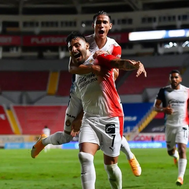 Alexis Vega y Uriel Antuna celebran en un juego después de su polémica - @alexisvega.9