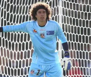 ¿Cuál es el récord de Guillermo Ochoa  en Francia que nadie puede romper?
