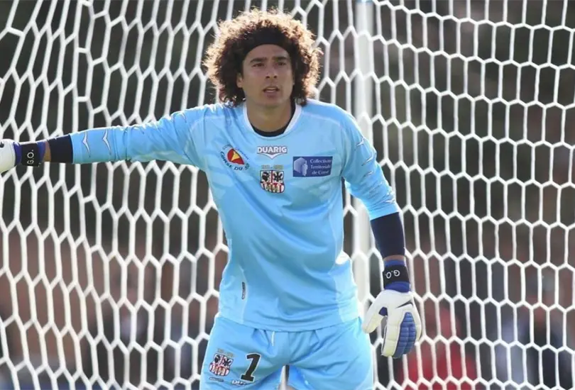 Guillermo Ochoa ostenta un r&eacute;cord que nadie puede romper en Francia, el cual logr&oacute; con el ajaccio.