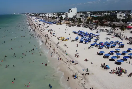 Las playas suelen recibir a muchos turistas en los últimos días festivos del año. 