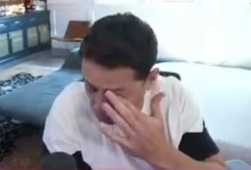 Javier Chicharito Hern&aacute;ndez llor&oacute; al conocer a un famoso streamer.
