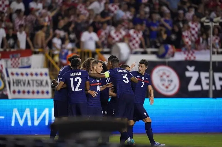 Lucas Digne en partido con Francia - @lucasdigne