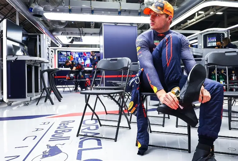 Max Verstappen dio la cara luego de su problema con Checo Pérez Max Verstappen dio la cara luego de su problema con Checo Pérez