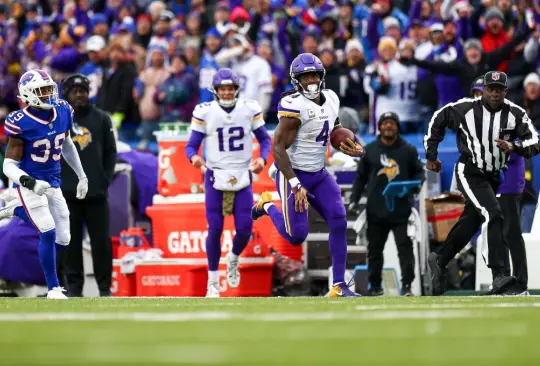 Los Vikings superaron de manera sorpresiva a los Bills en el mejor juego de la semena 9 de la NFL.