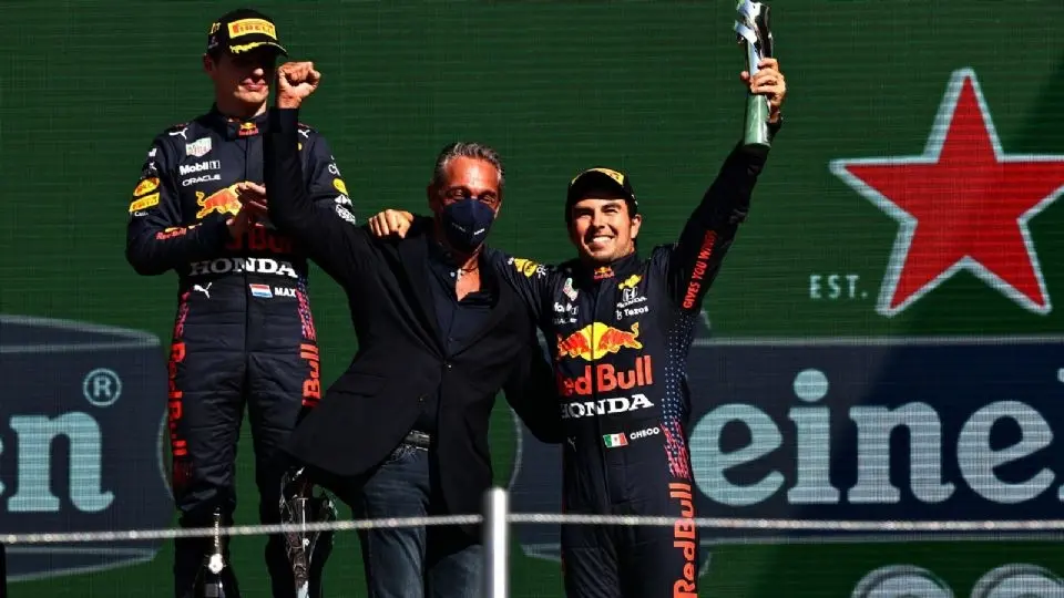 En la web circula una petición para que Carlos Slim compre Red Bull y salve a Sergio Pérez de las injusticias. En la web circula una petición para que Carlos Slim compre Red Bull y salve a Sergio Pérez de las injusticias.