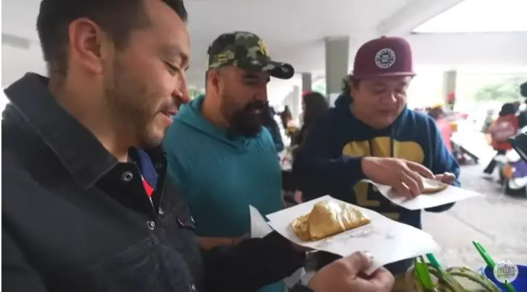 Álvaro Morales aseguró que le gustaron los tacos de canasta de chicharrón. Foto: Captura de pantalla.