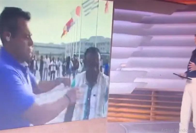 Reportero empuj&oacute; a aficionado en transmisi&oacute;n en vivo.
