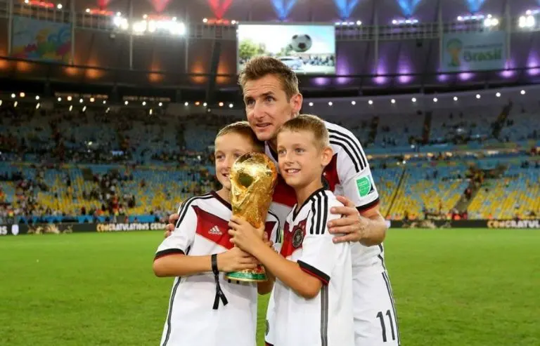 Miroslav Klose tiene el récord de goleador en Mundiales. (@FIFAcom)