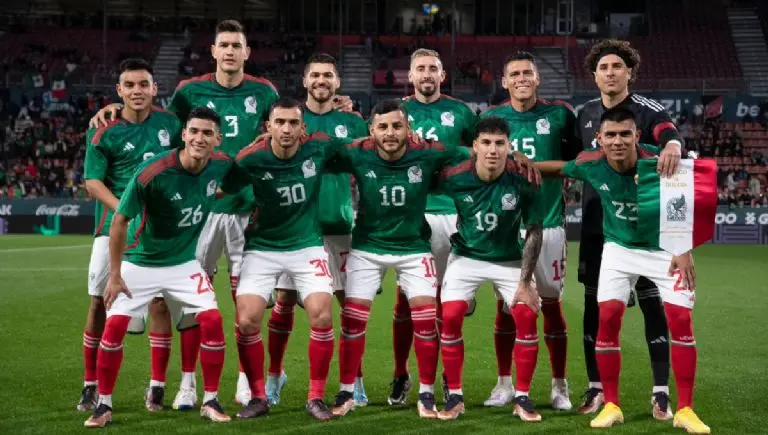'Checo' Pérez espera que la Selección Mexicana tenga buena actuación en Qatar 2022 - Archivo Referee
