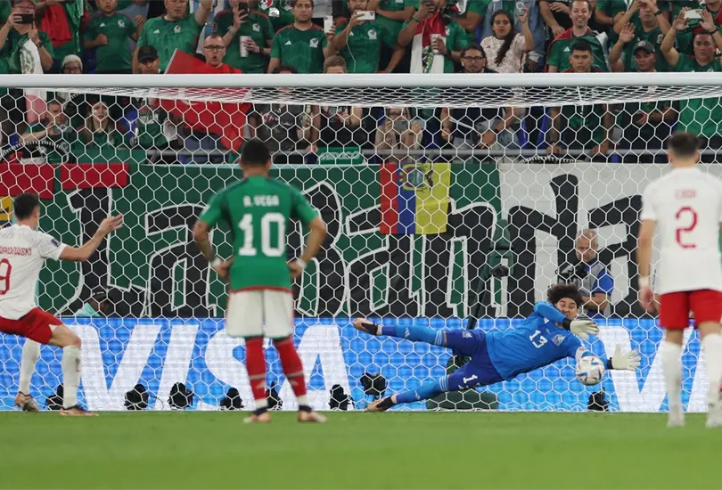 Memo Ochoa fue la figura del debut de México ante Polonia por tapar un penal ante Robert Lewandowski. Memo Ochoa fue la figura del debut de México ante Polonia por tapar un penal ante Robert Lewandowski.