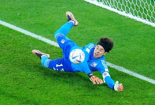 Guillermo Ochoa se unió a otro portero mexicano en parar un penal en un Mundial