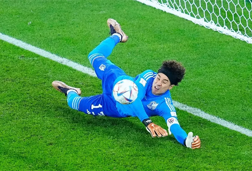 Guillermo Ochoa se unió a otro portero mexicano en parar un penal en un Mundial Guillermo Ochoa se unió a otro portero mexicano en parar un penal en un Mundial