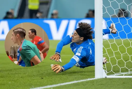 Futbolistas de Chivas celebraron el penal atajado por Guillermo Ochoa, portero del América. Futbolistas de Chivas celebraron el penal atajado por Guillermo Ochoa, portero del América.