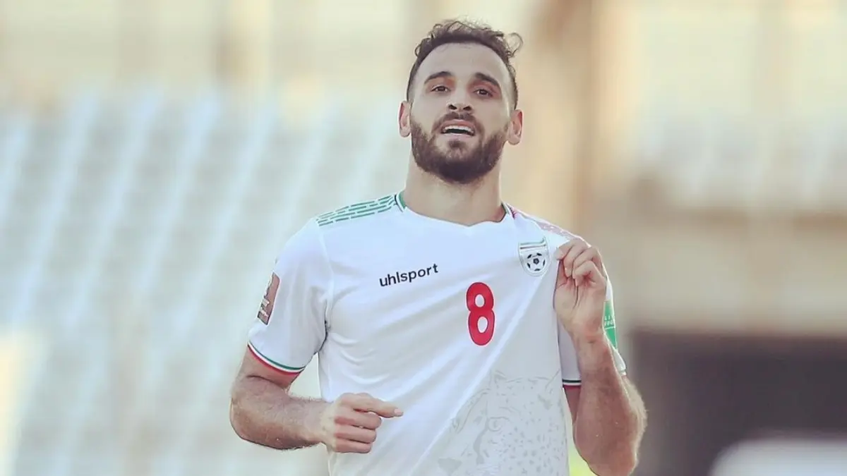 AHMAD NOOROLLAHI - IR&Aacute;N. El centrocampista de Ir&aacute;n, actualmente registrado con el Al-Ahli de Dubai, tambi&eacute;n se caracteriza por tener un apellido extra&ntilde;o el cual se llega a complicar para los narradores.