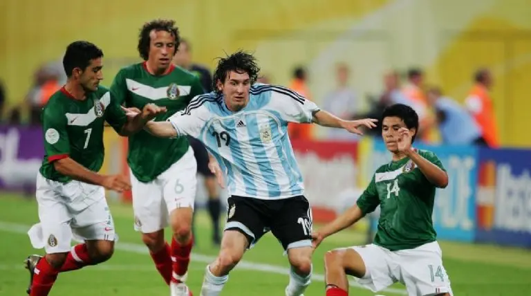 Messi se enfrentó a México en el 2006. Galería Referee